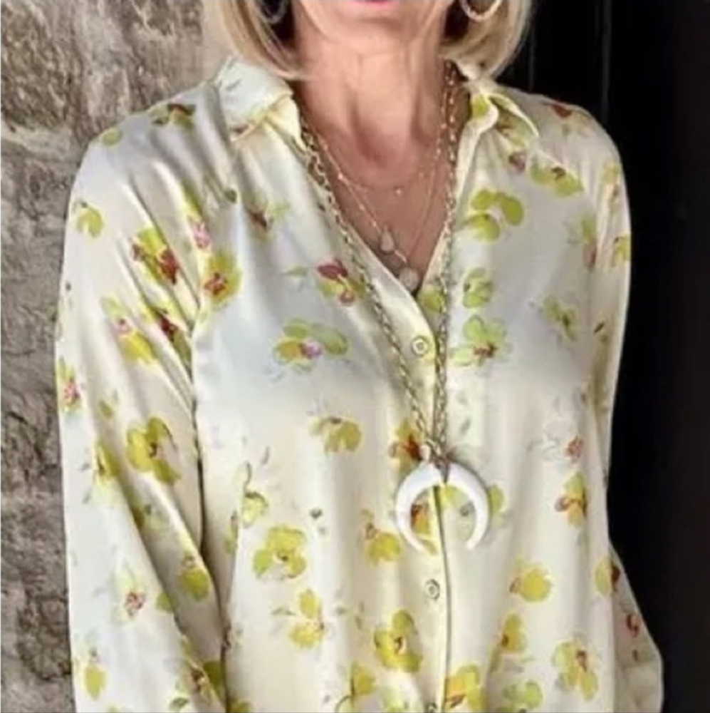 Cabi Go-to-blouse Spring 2023 flower floral light pastel muted yellow Sz S EUC - Picture 2 of 14